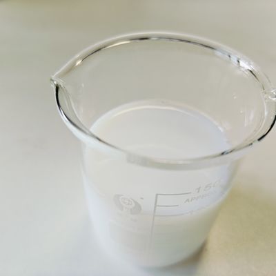 Styreen / acrylaten Copolymer Vochtzuigend Melkwitte Vloeistof Uiterlijk Veranderder Voor Gezicht En Lichaam Huidverzorging