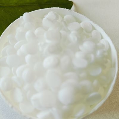 Cetearyl alcohol Cetearyl glucoside Natuurlijke emulgatoren Wit / geelachtig Uitstekende compatibiliteit voor cosmetische formulering