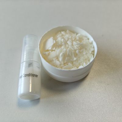 Superieure Cationische Emulgator CAS 7651-02-7 Stearamopropyl dimethylamine voor haarverzorgingsproducten